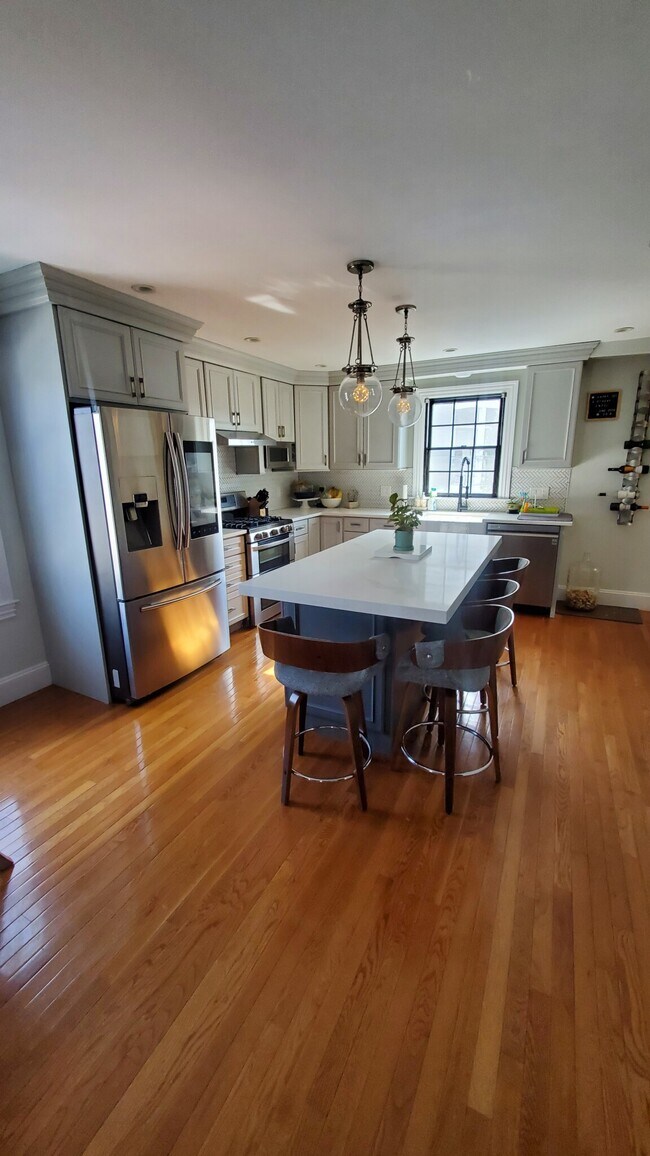 14 Oak St, Unit 2 in Somerville, MA - Building Photo - Building Photo