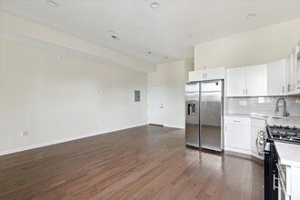 2133 Master St in Philadelphia, PA - Building Photo - Interior Photo