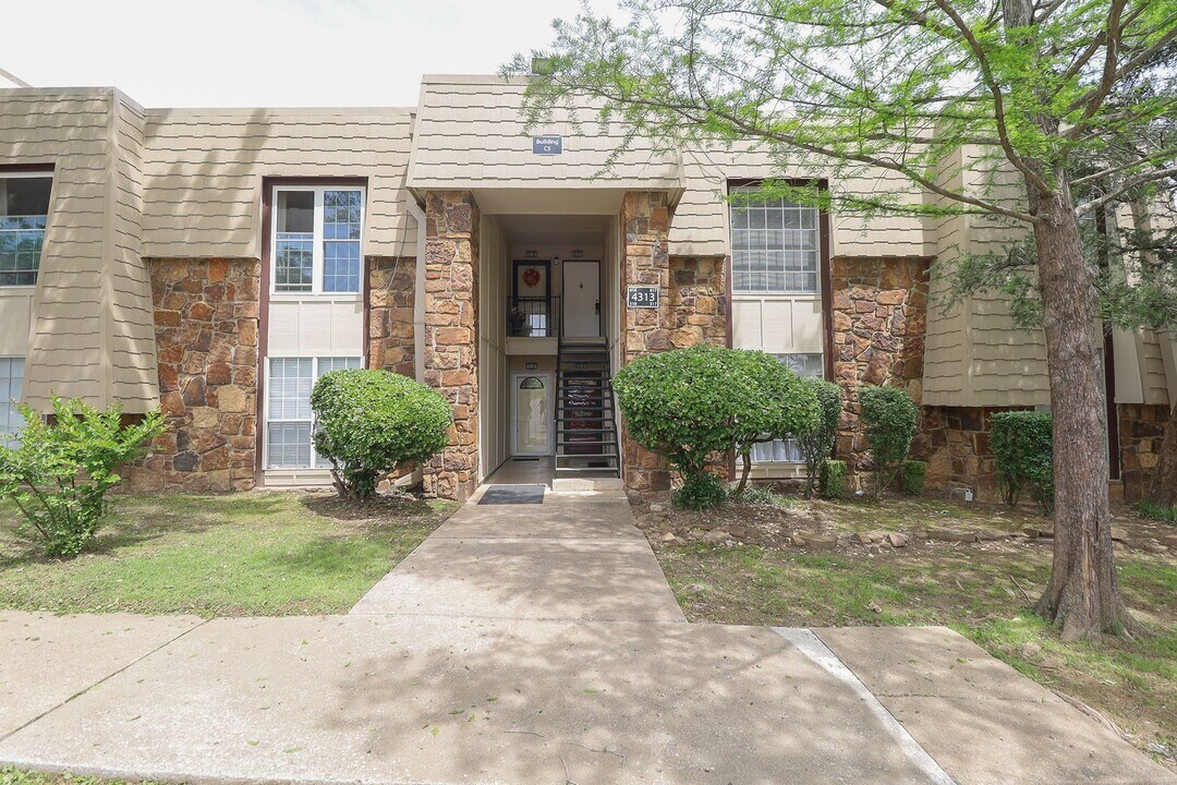 4313 E 68th St in Tulsa, OK - Building Photo