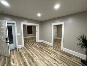 946 Sigsbee St SE in Grand Rapids, MI - Building Photo - Building Photo