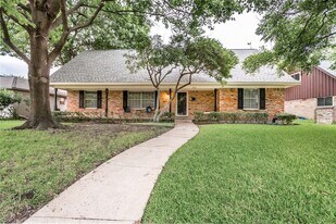 9922 Fieldcrest Dr in Dallas, TX - Building Photo