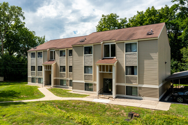 Brighton Glens in Brighton, MI - Foto de edificio - Building Photo