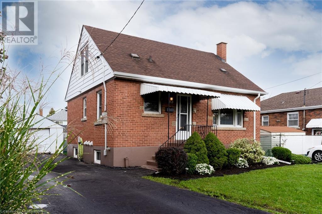 212 E 32nd St in Hamilton, ON - Building Photo