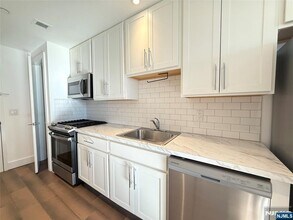 3011 Edwin Ave in Fort Lee, NJ - Building Photo - Building Photo
