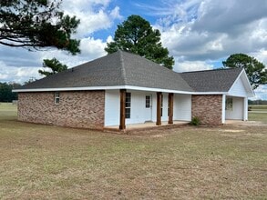 113 Courtyard Ln in Lucedale, MS - Building Photo - Building Photo