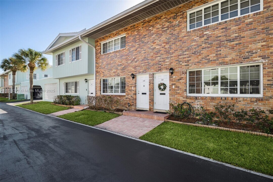 5400 N Ocean Blvd in Lauderdale-by-the-Sea, FL - Foto de edificio