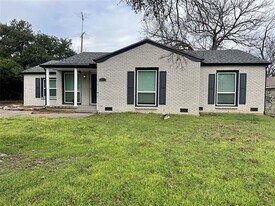 211 Country Club Rd in Hillsboro, TX - Building Photo