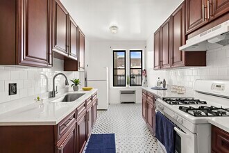 301 Palisade Ave in Union City, NJ - Building Photo - Building Photo