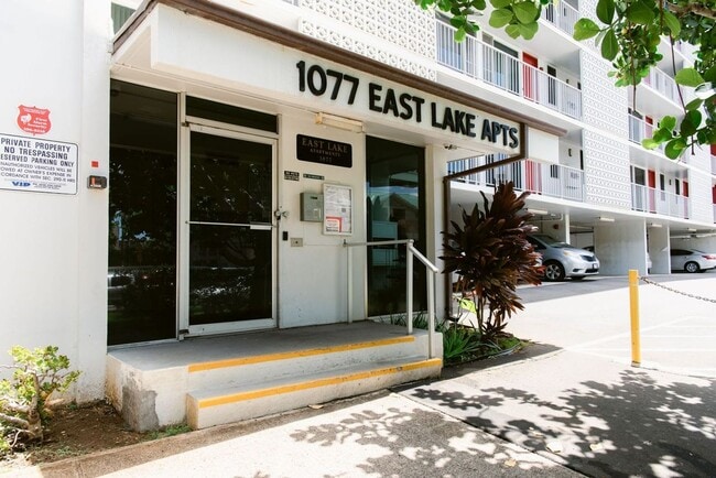 1077 Ala Napunani St in Honolulu, HI - Building Photo - Building Photo