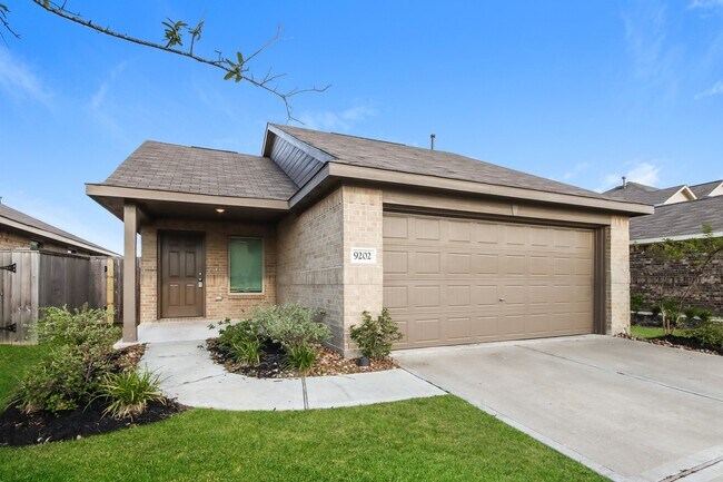 9202 Burnet Flds Dr in Baytown, TX - Building Photo - Building Photo