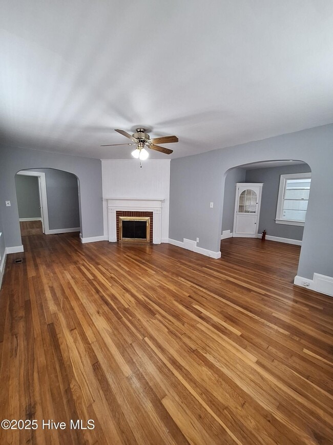 2409 S Memorial Dr in Greenville, NC - Building Photo - Building Photo