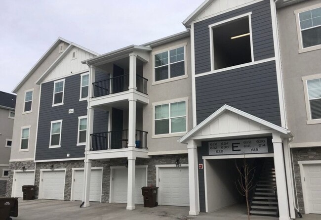 property at 624 N Emery Ln