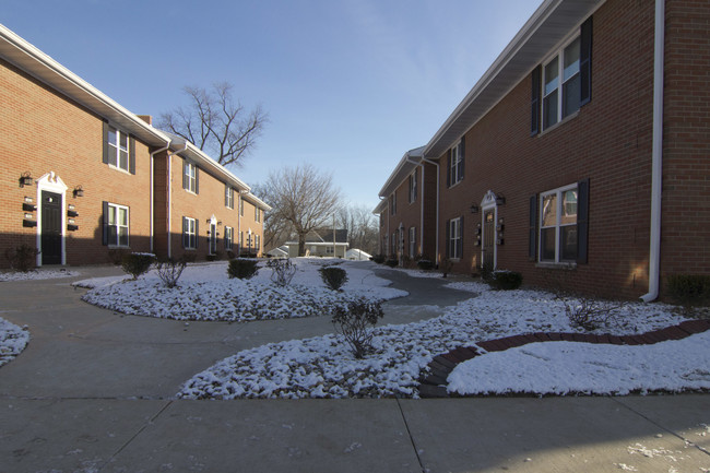 302 S Morrison Ave in Collinsville, IL - Foto de edificio - Building Photo