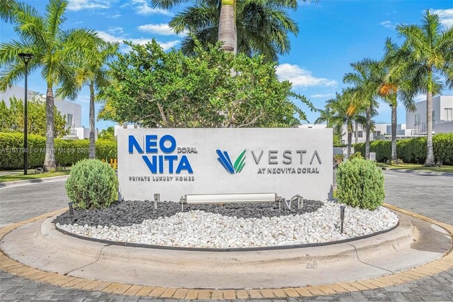 10373 NW 68th Ter in Doral, FL - Building Photo - Building Photo