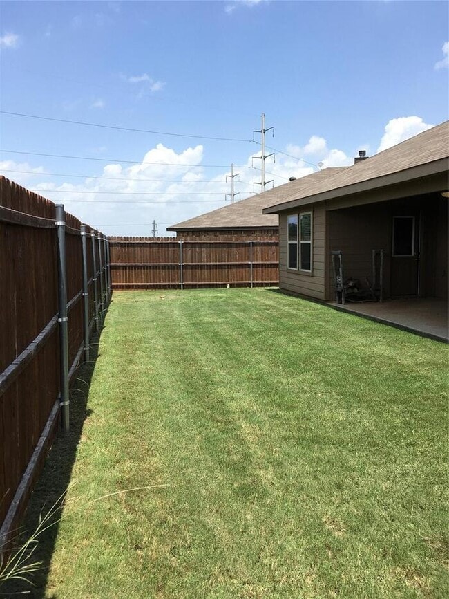 7205 Hackberry Ct in Granbury, TX - Foto de edificio - Building Photo