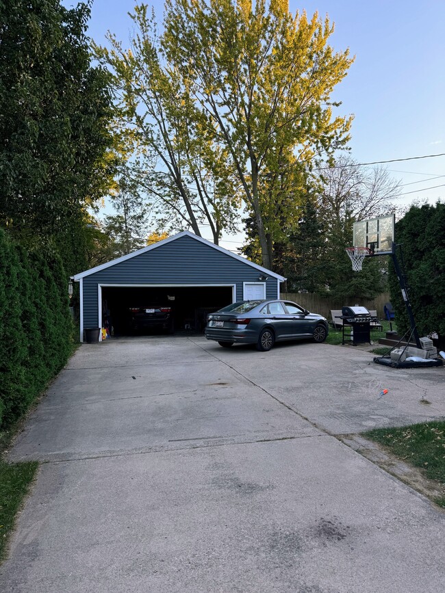207 Crescent Dr in Neenah, WI - Building Photo - Building Photo