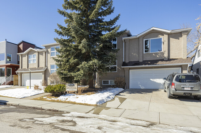 2910 25 Av SW in Calgary, AB - Building Photo - Building Photo