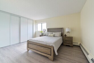 West Edmonton Village in Edmonton, AB - Building Photo - Building Photo