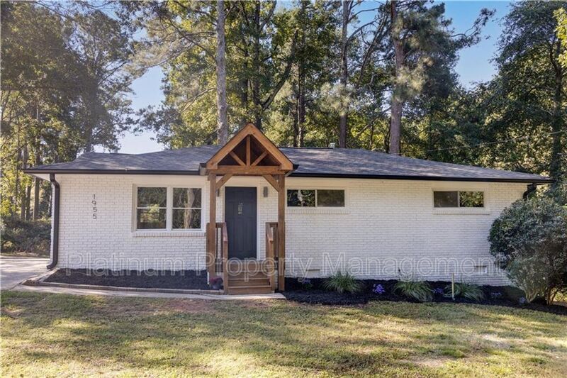 1955 Maple Dr NW in Kennesaw, GA - Building Photo