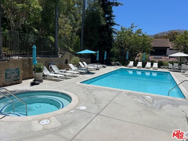 1580 Palisades Dr in Los Angeles, CA - Building Photo - Building Photo