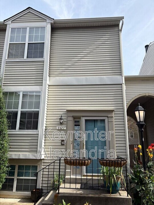 5822 Bridgetown Ct in Burke Centre, VA - Building Photo