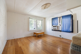 1637 Kewalo St in Honolulu, HI - Building Photo - Interior Photo