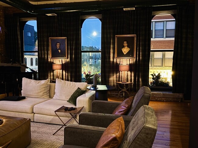 property at 1470 N Milwaukee Ave