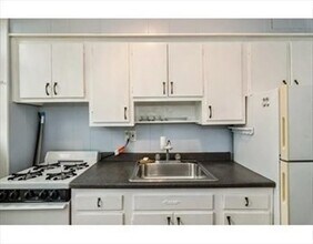 2003 Commonwealth Ave in Boston, MA - Building Photo - Building Photo