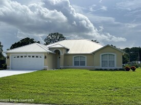 260 Mirage Ave SE in Palm Bay, FL - Building Photo