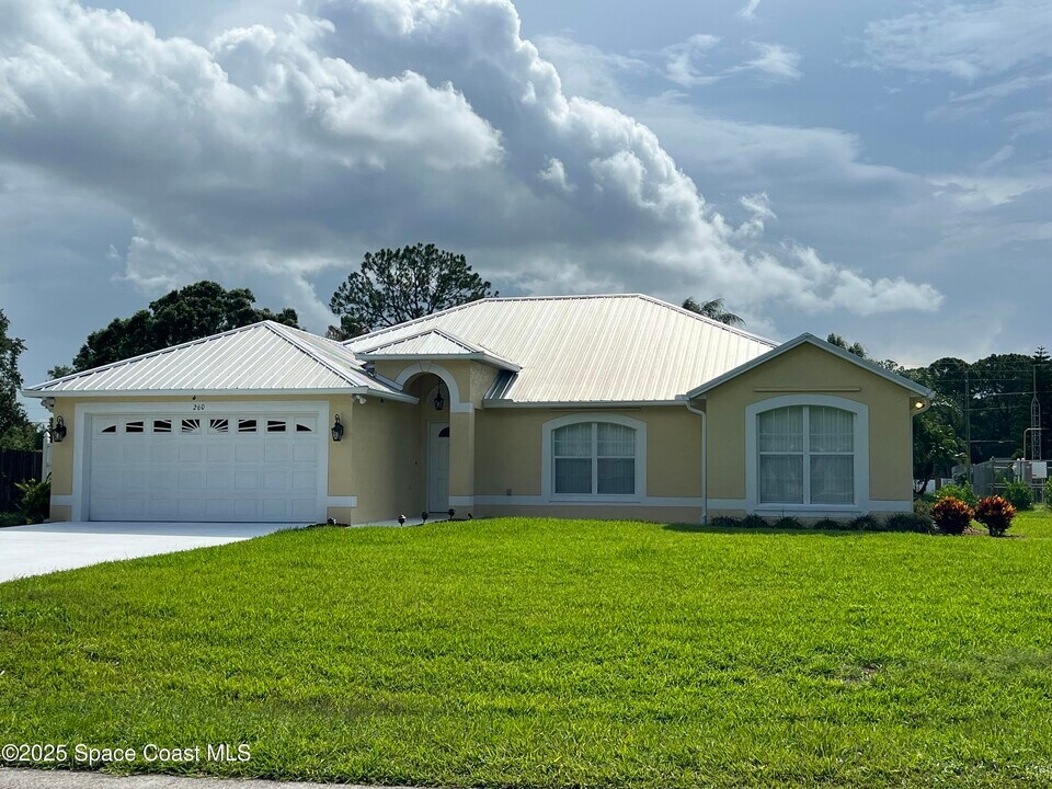 260 Mirage Ave SE in Palm Bay, FL - Building Photo