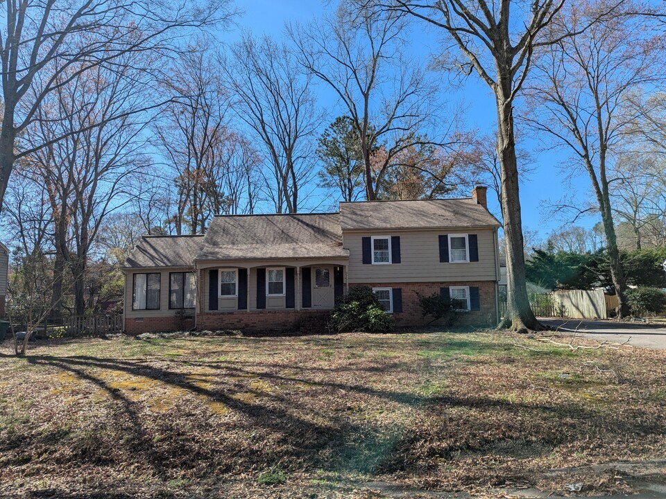 11849 Winfore Dr in Midlothian, VA - Foto de edificio