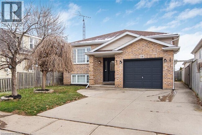 14 Ormonde Ave in St Catharines, ON - Building Photo - Building Photo