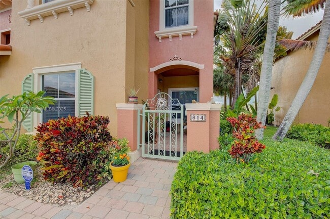 814 SW 143rd Terrace in Pembroke Pines, FL - Building Photo - Building Photo