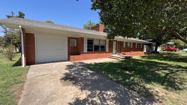 property at 2153 Huntleigh Dr
