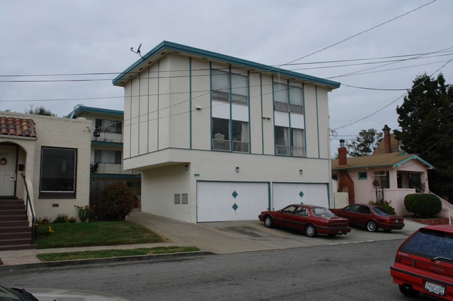 213 East Ave in San Bruno, CA - Foto de edificio - Building Photo