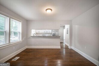 2137 Delowe Dr in Atlanta, GA - Building Photo - Building Photo