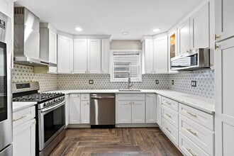 359 Cator Ave in Jersey City, NJ - Building Photo - Building Photo