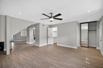 2250 Shadowdale Dr in Houston, TX - Building Photo - Building Photo
