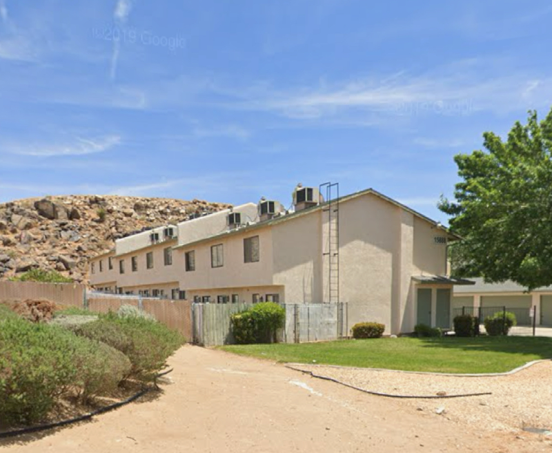 15888 Chehalis Rd in Apple Valley, CA - Foto de edificio