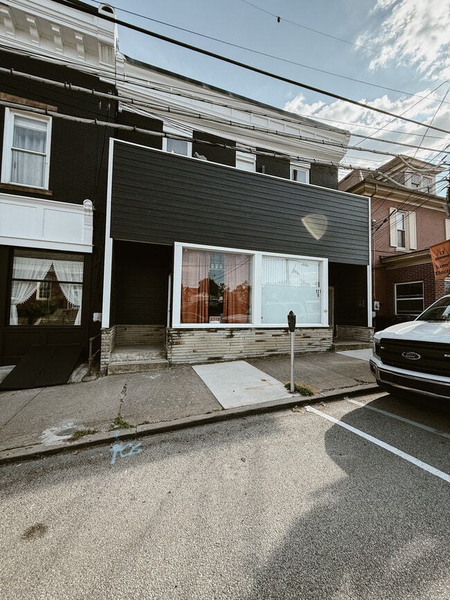 121 W Pike St, Unit 121 Apartment B in Canonsburg, PA - Building Photo - Building Photo