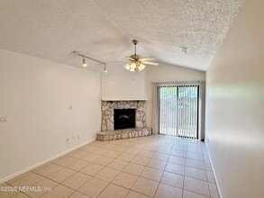 665 10th Pl S in Jacksonville Beach, FL - Building Photo - Building Photo