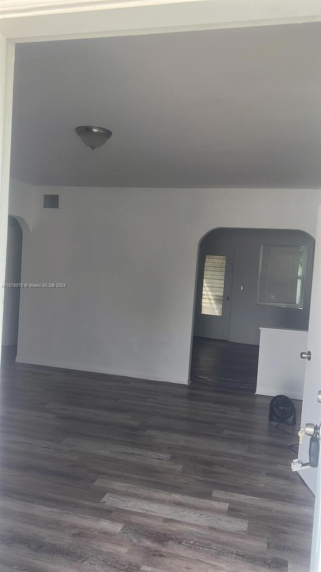 810 NW 26th Ave-Unit -1 in Miami, FL - Building Photo - Building Photo