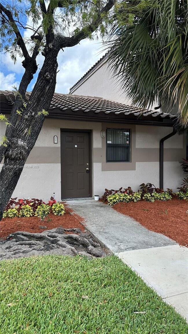 9967 Nob Hill Ln in Sunrise, FL - Building Photo - Building Photo