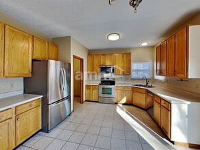 8865 Kingsley Dr in Reynoldsburg, OH - Foto de edificio - Building Photo