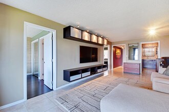 360 Wilma Cir-Unit -2 in West Palm Beach, FL - Foto de edificio - Building Photo