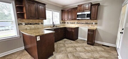 1752 Parkhill Dr in Decatur, GA - Building Photo - Building Photo