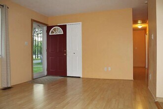 655 Robinwood Dr in Troy, MI - Building Photo - Building Photo