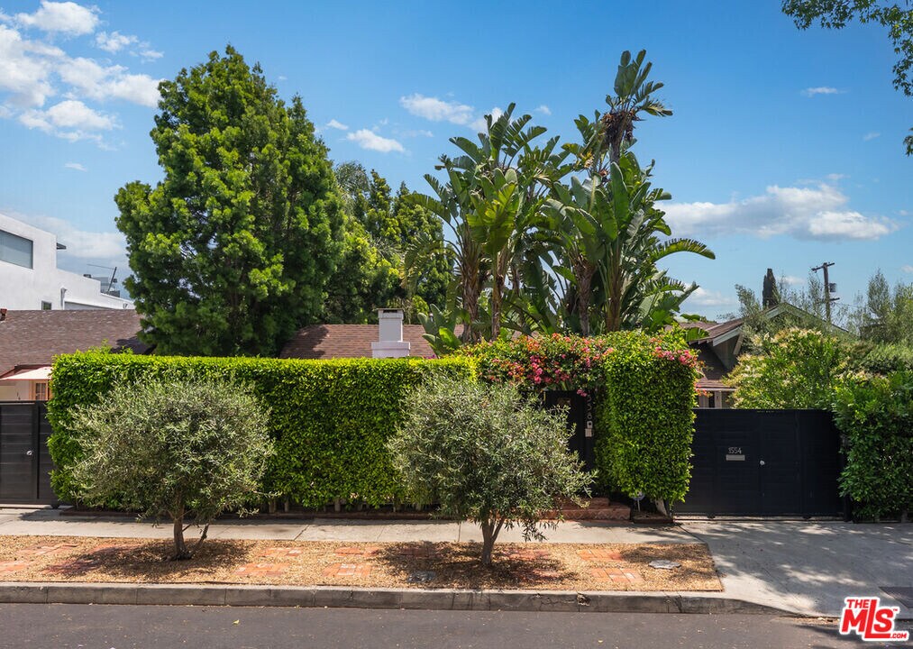 1558 N Stanley Ave in Los Angeles, CA - Building Photo