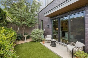 3943 Bowie Ln in Dallas, TX - Building Photo