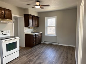 445 Main St, Unit B in Akron, PA - Building Photo - Building Photo